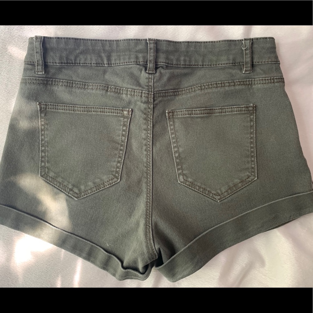 Shorts - Picture 2 of 3